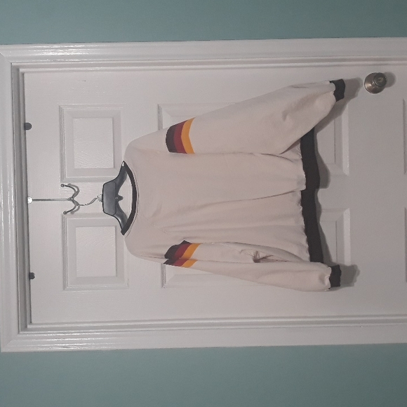 Peanuts Sweatshirt - Picture 6 of 7